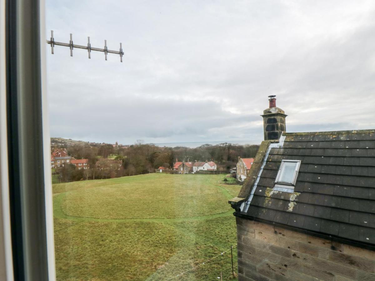 4 Maypole Green Whitby Exterior photo